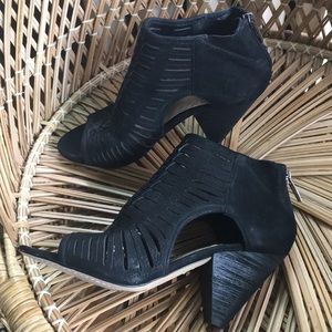Black Vince Camuto Eldora booties